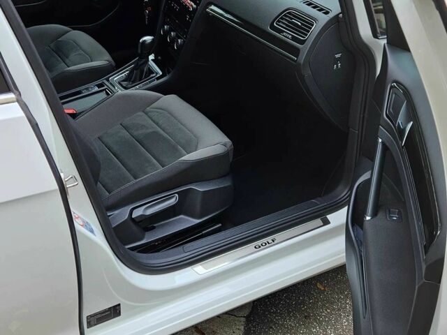 Белый Фольксваген Гольф, объемом двигателя 1.5 л и пробегом 62 тыс. км за 11200 $, фото 11 на Automoto.ua