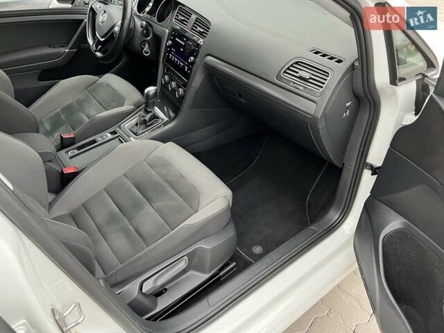 Белый Фольксваген Гольф, объемом двигателя 1.97 л и пробегом 261 тыс. км за 14900 $, фото 38 на Automoto.ua