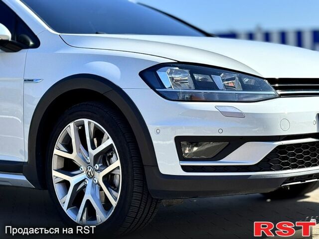 Белый Фольксваген Гольф, объемом двигателя 1.8 л и пробегом 176 тыс. км за 22322 $, фото 3 на Automoto.ua