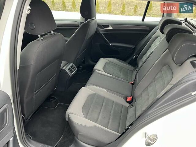 Белый Фольксваген Гольф, объемом двигателя 1.97 л и пробегом 261 тыс. км за 14900 $, фото 39 на Automoto.ua