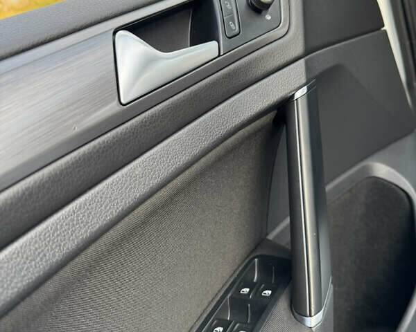 Белый Фольксваген Гольф, объемом двигателя 2 л и пробегом 230 тыс. км за 16800 $, фото 92 на Automoto.ua