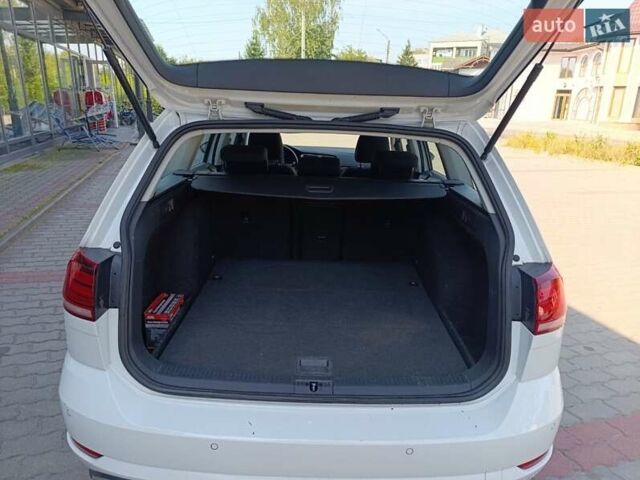 Белый Фольксваген Гольф, объемом двигателя 1.6 л и пробегом 205 тыс. км за 14999 $, фото 4 на Automoto.ua