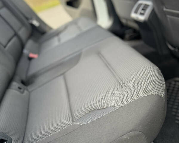 Белый Фольксваген Гольф, объемом двигателя 2 л и пробегом 230 тыс. км за 16800 $, фото 81 на Automoto.ua