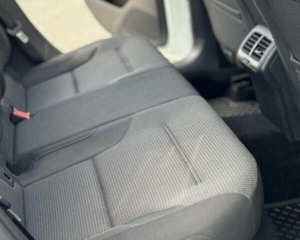 Белый Фольксваген Гольф, объемом двигателя 2 л и пробегом 230 тыс. км за 16800 $, фото 80 на Automoto.ua