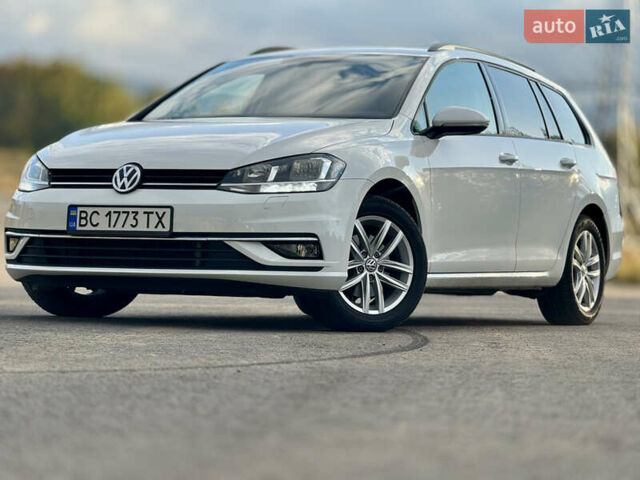 Белый Фольксваген Гольф, объемом двигателя 2 л и пробегом 230 тыс. км за 16800 $, фото 12 на Automoto.ua