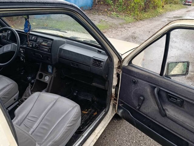 Фольксваген Гольф 1984 у Кам'янське (Дніпродзержинськ) на Automoto.ua Бежевий Фольксваген Гольф, об'ємом двигуна 0 л та пробігом 60 тис. км за 1100 $, фото 7 на Automoto.ua