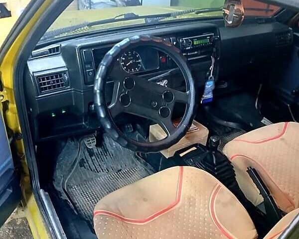 Бежевый Фольксваген Гольф, объемом двигателя 1.6 л и пробегом 293 тыс. км за 1850 $, фото 3 на Automoto.ua