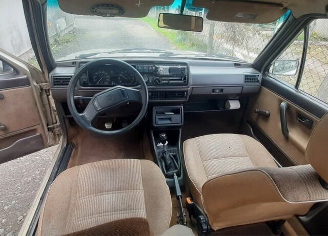 Бежевий Фольксваген Гольф, об'ємом двигуна 1.6 л та пробігом 2 тис. км за 1750 $, фото 7 на Automoto.ua