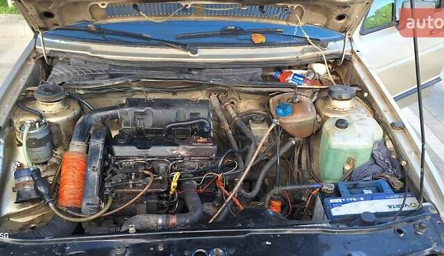 Бежевый Фольксваген Гольф, объемом двигателя 1.59 л и пробегом 100 тыс. км за 1100 $, фото 5 на Automoto.ua