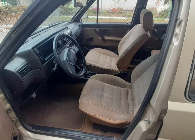 Бежевий Фольксваген Гольф, об'ємом двигуна 1.6 л та пробігом 2 тис. км за 1750 $, фото 11 на Automoto.ua