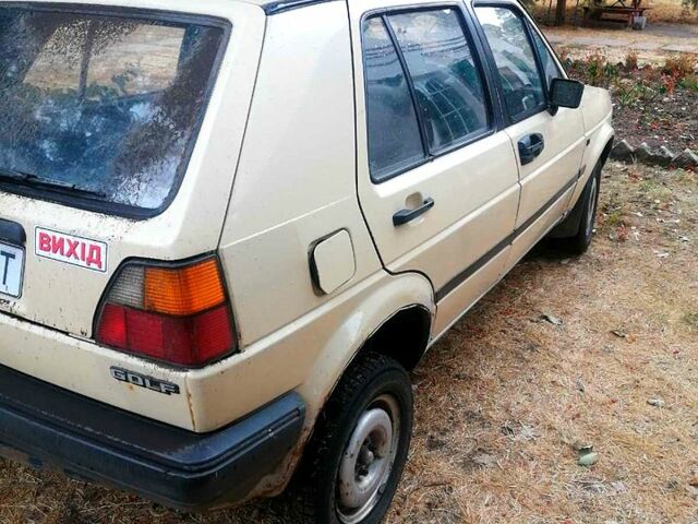 Бежевий Фольксваген Гольф, об'ємом двигуна 1.3 л та пробігом 100 тис. км за 1100 $, фото 1 на Automoto.ua