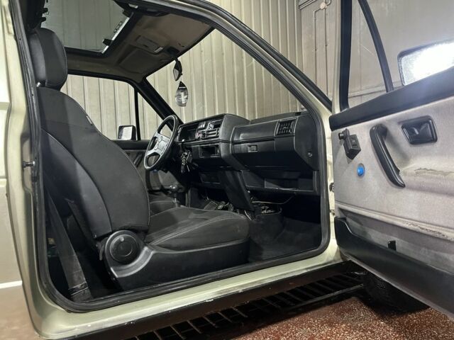 Бежевый Фольксваген Гольф, объемом двигателя 1.8 л и пробегом 300 тыс. км за 990 $, фото 2 на Automoto.ua