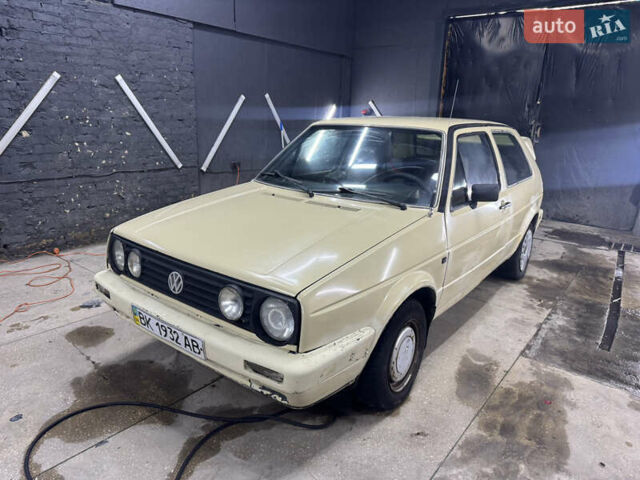Бежевый Фольксваген Гольф, объемом двигателя 1.8 л и пробегом 200 тыс. км за 800 $, фото 2 на Automoto.ua