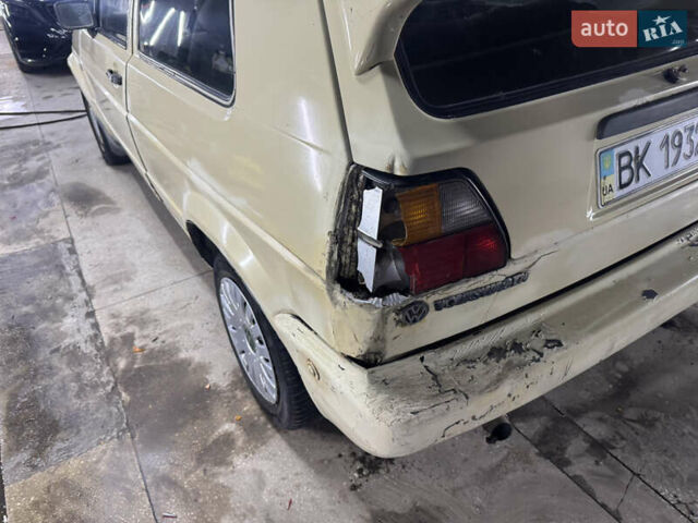 Бежевый Фольксваген Гольф, объемом двигателя 1.8 л и пробегом 200 тыс. км за 800 $, фото 5 на Automoto.ua