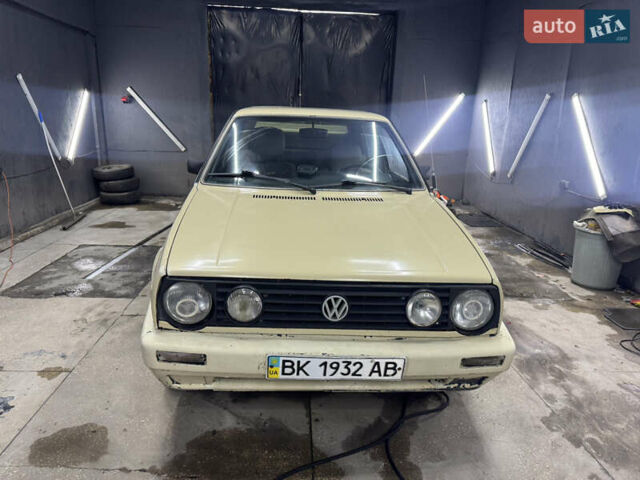 Бежевый Фольксваген Гольф, объемом двигателя 1.8 л и пробегом 200 тыс. км за 800 $, фото 1 на Automoto.ua