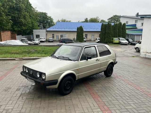 Бежевый Фольксваген Гольф, объемом двигателя 1.8 л и пробегом 300 тыс. км за 990 $, фото 3 на Automoto.ua