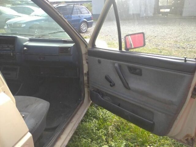 Бежевый Фольксваген Гольф, объемом двигателя 1.9 л и пробегом 300 тыс. км за 836 $, фото 3 на Automoto.ua