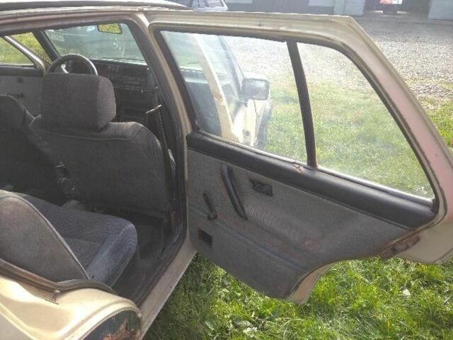 Бежевый Фольксваген Гольф, объемом двигателя 1.9 л и пробегом 300 тыс. км за 836 $, фото 5 на Automoto.ua