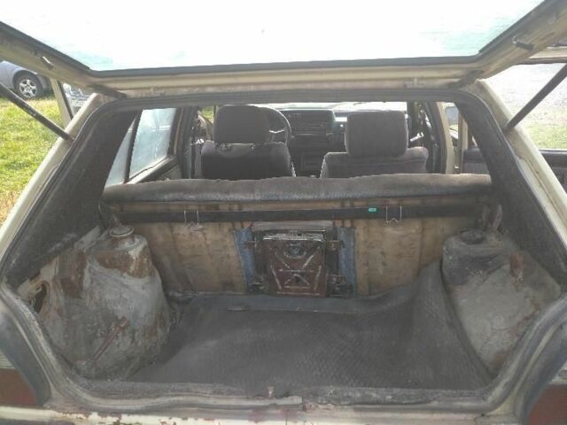 Бежевый Фольксваген Гольф, объемом двигателя 1.9 л и пробегом 300 тыс. км за 836 $, фото 7 на Automoto.ua