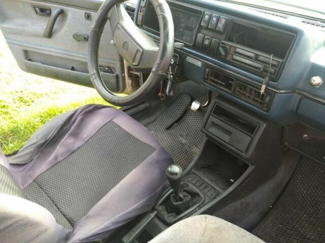 Бежевый Фольксваген Гольф, объемом двигателя 1.9 л и пробегом 300 тыс. км за 836 $, фото 4 на Automoto.ua