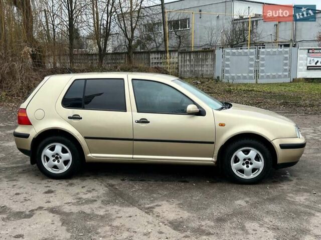 Бежевый Фольксваген Гольф, объемом двигателя 1.6 л и пробегом 292 тыс. км за 2950 $, фото 5 на Automoto.ua