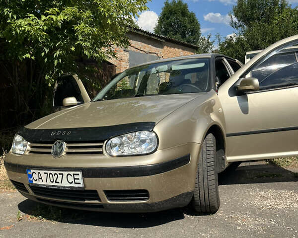 Бежевый Фольксваген Гольф, объемом двигателя 1.39 л и пробегом 238 тыс. км за 3800 $, фото 1 на Automoto.ua