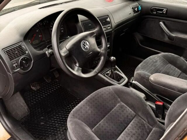 Бежевый Фольксваген Гольф, объемом двигателя 1.9 л и пробегом 311 тыс. км за 1200 $, фото 5 на Automoto.ua