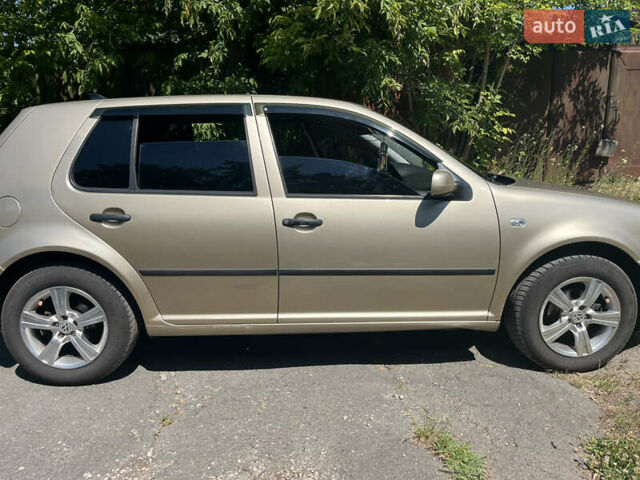 Бежевый Фольксваген Гольф, объемом двигателя 1.39 л и пробегом 238 тыс. км за 3800 $, фото 5 на Automoto.ua