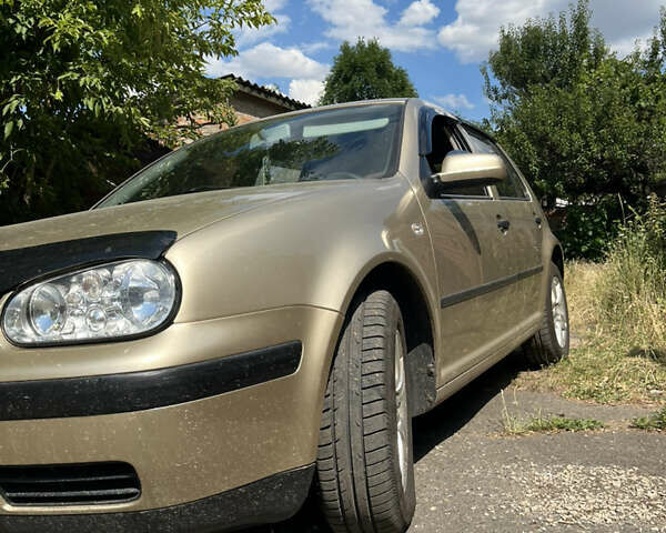 Бежевый Фольксваген Гольф, объемом двигателя 1.39 л и пробегом 238 тыс. км за 3800 $, фото 2 на Automoto.ua