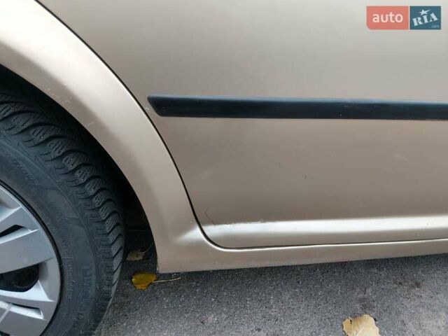 Бежевый Фольксваген Гольф, объемом двигателя 1.6 л и пробегом 179 тыс. км за 4600 $, фото 9 на Automoto.ua