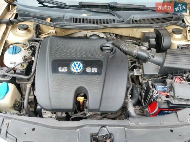 Бежевый Фольксваген Гольф, объемом двигателя 1.6 л и пробегом 179 тыс. км за 4600 $, фото 7 на Automoto.ua