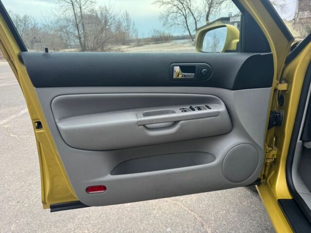 Бежевый Фольксваген Гольф, объемом двигателя 1.6 л и пробегом 220 тыс. км за 4850 $, фото 12 на Automoto.ua