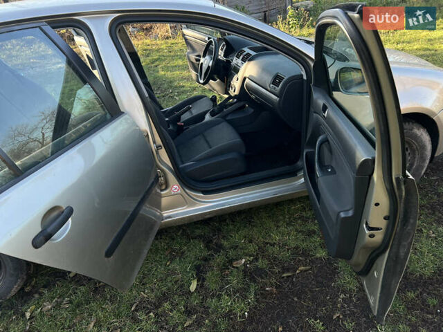 Бежевый Фольксваген Гольф, объемом двигателя 1.39 л и пробегом 251 тыс. км за 3900 $, фото 6 на Automoto.ua