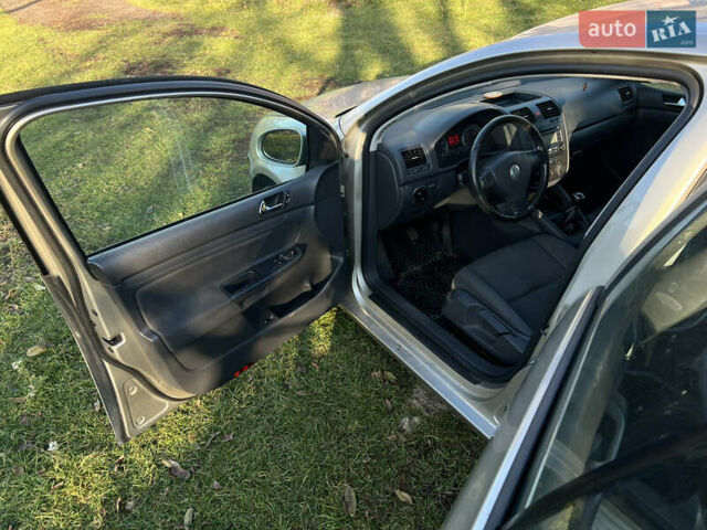 Бежевый Фольксваген Гольф, объемом двигателя 1.39 л и пробегом 251 тыс. км за 3900 $, фото 5 на Automoto.ua