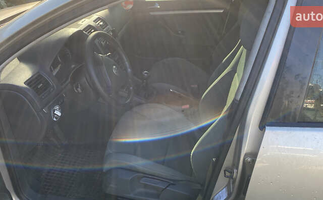 Бежевый Фольксваген Гольф, объемом двигателя 1.39 л и пробегом 151 тыс. км за 3600 $, фото 4 на Automoto.ua