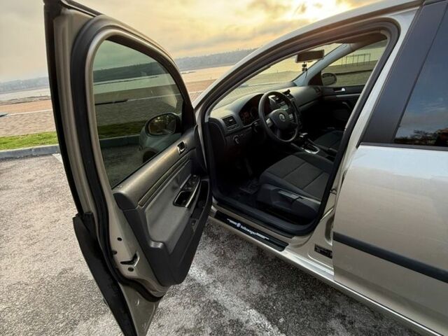 Бежевый Фольксваген Гольф, объемом двигателя 1.6 л и пробегом 230 тыс. км за 5700 $, фото 5 на Automoto.ua