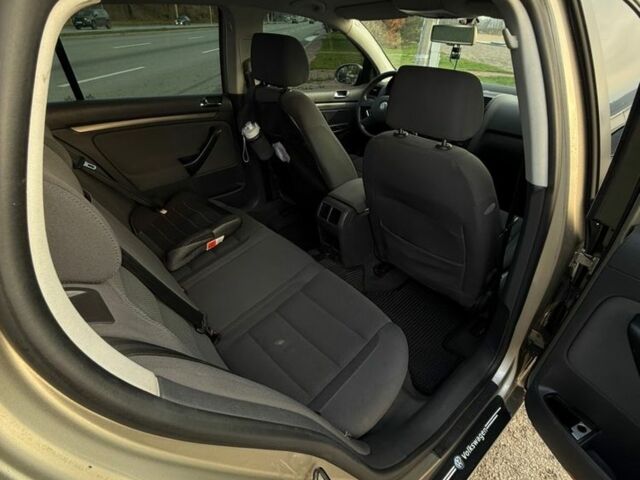 Бежевый Фольксваген Гольф, объемом двигателя 1.6 л и пробегом 230 тыс. км за 5700 $, фото 12 на Automoto.ua