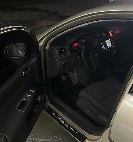 Бежевий Фольксваген Гольф, об'ємом двигуна 1.39 л та пробігом 289 тис. км за 4300 $, фото 4 на Automoto.ua