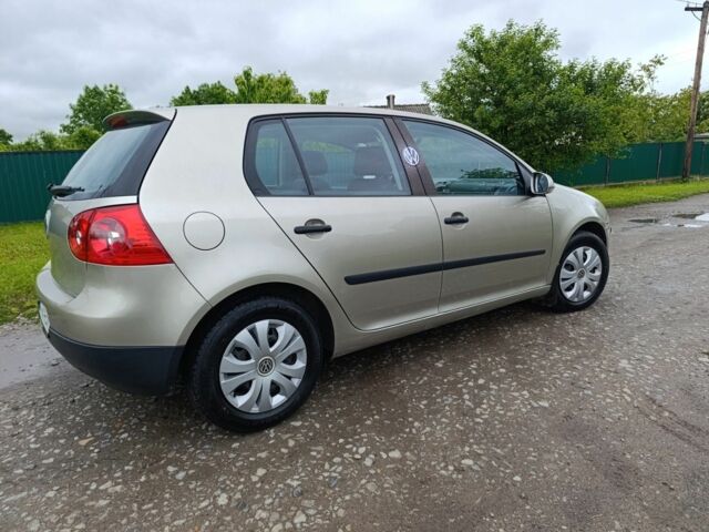 Бежевый Фольксваген Гольф, объемом двигателя 1.6 л и пробегом 213 тыс. км за 4999 $, фото 1 на Automoto.ua