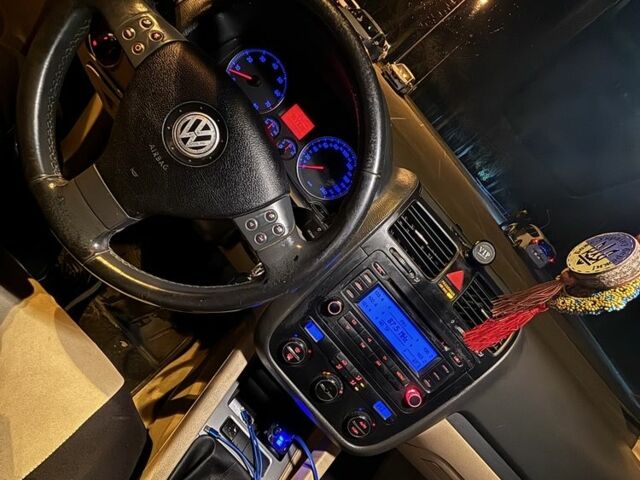 Бежевый Фольксваген Гольф, объемом двигателя 1.6 л и пробегом 266 тыс. км за 2500 $, фото 4 на Automoto.ua