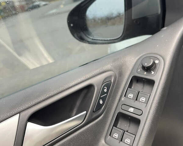 Бежевый Фольксваген Гольф, объемом двигателя 1.4 л и пробегом 213 тыс. км за 7000 $, фото 7 на Automoto.ua