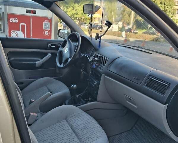 Фольксваген Гольф 2001 в Хмельницком на Automoto.ua Бежевый Фольксваген Гольф, объемом двигателя 1.6 л и пробегом 315 тыс. км за 3850 $, фото 4 на Automoto.ua