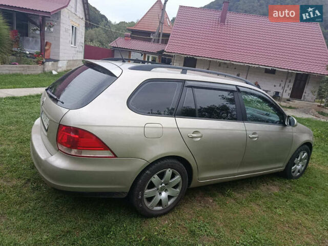 Бежевый Фольксваген Гольф, объемом двигателя 1.6 л и пробегом 210 тыс. км за 4999 $, фото 2 на Automoto.ua