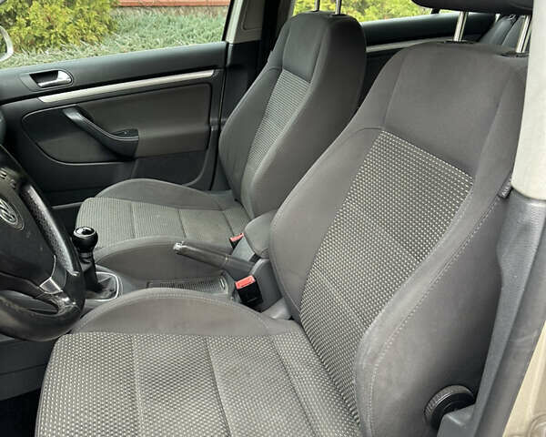 Бежевый Фольксваген Гольф, объемом двигателя 1.4 л и пробегом 239 тыс. км за 5999 $, фото 11 на Automoto.ua