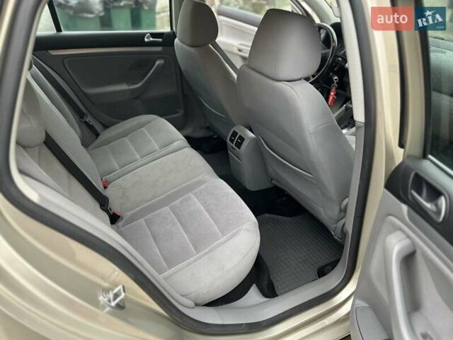 Бежевий Фольксваген Гольф, об'ємом двигуна 1.4 л та пробігом 235 тис. км за 5000 $, фото 10 на Automoto.ua