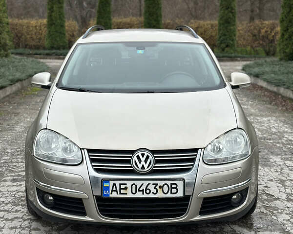 Бежевый Фольксваген Гольф, объемом двигателя 1.4 л и пробегом 239 тыс. км за 5999 $, фото 1 на Automoto.ua