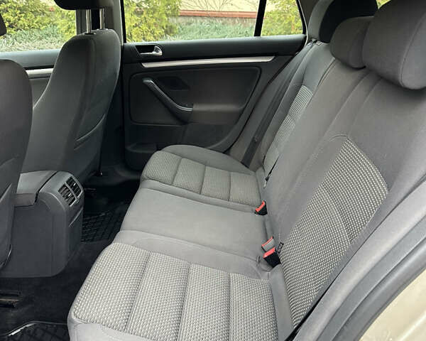 Бежевый Фольксваген Гольф, объемом двигателя 1.4 л и пробегом 239 тыс. км за 5999 $, фото 10 на Automoto.ua