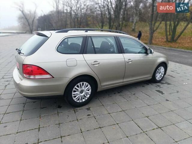 Бежевый Фольксваген Гольф, объемом двигателя 1.4 л и пробегом 248 тыс. км за 6800 $, фото 4 на Automoto.ua