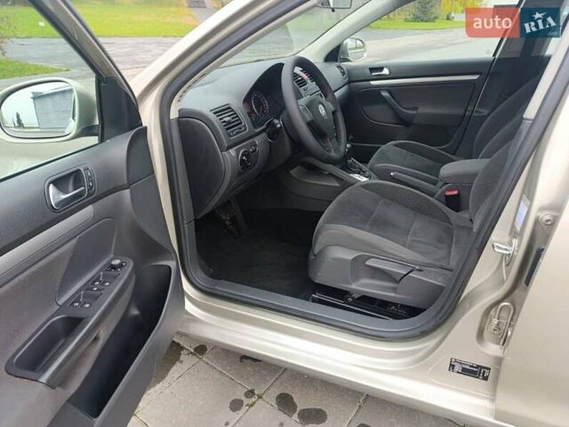 Бежевый Фольксваген Гольф, объемом двигателя 1.4 л и пробегом 248 тыс. км за 6800 $, фото 8 на Automoto.ua