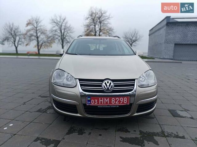 Бежевый Фольксваген Гольф, объемом двигателя 1.4 л и пробегом 248 тыс. км за 6800 $, фото 1 на Automoto.ua